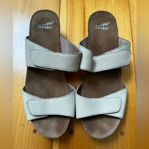 Dansko Womens Velcro Sandal Shoe Oyster Leather Vienna Slide. SZ 41